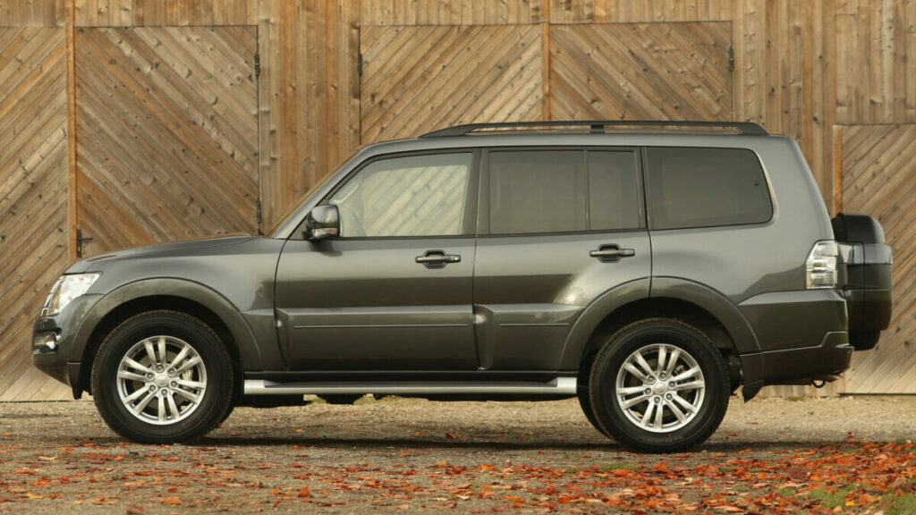 mitsubishi montero 2015 lateral