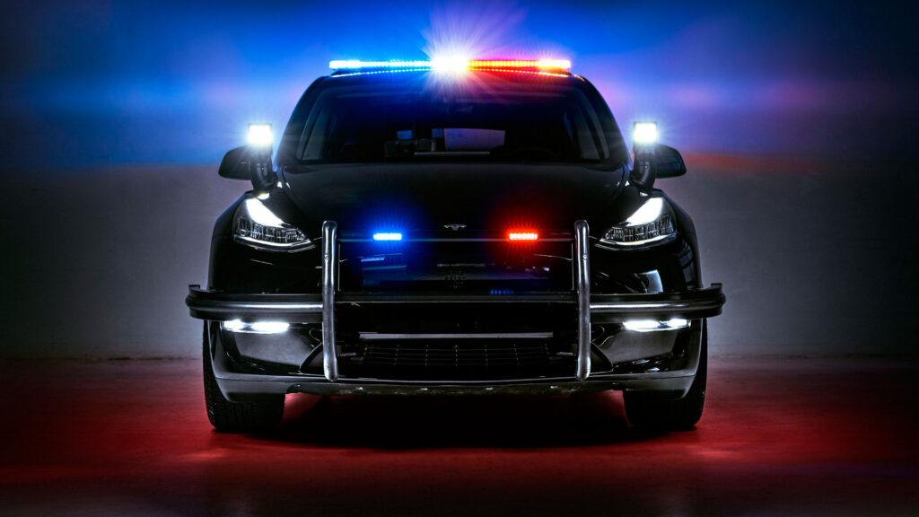 tesla-model-y-policia-california