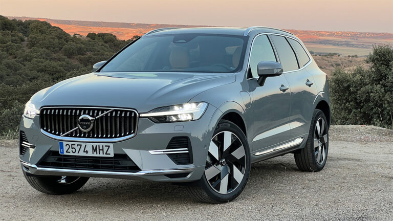 Se les ha ido la mano con el descuento. El Volvo XC60 2025 de 250 CV, con casi 13.000 euros de rebaja