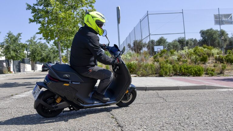 SEGWAY E300SE 2023 accion  6