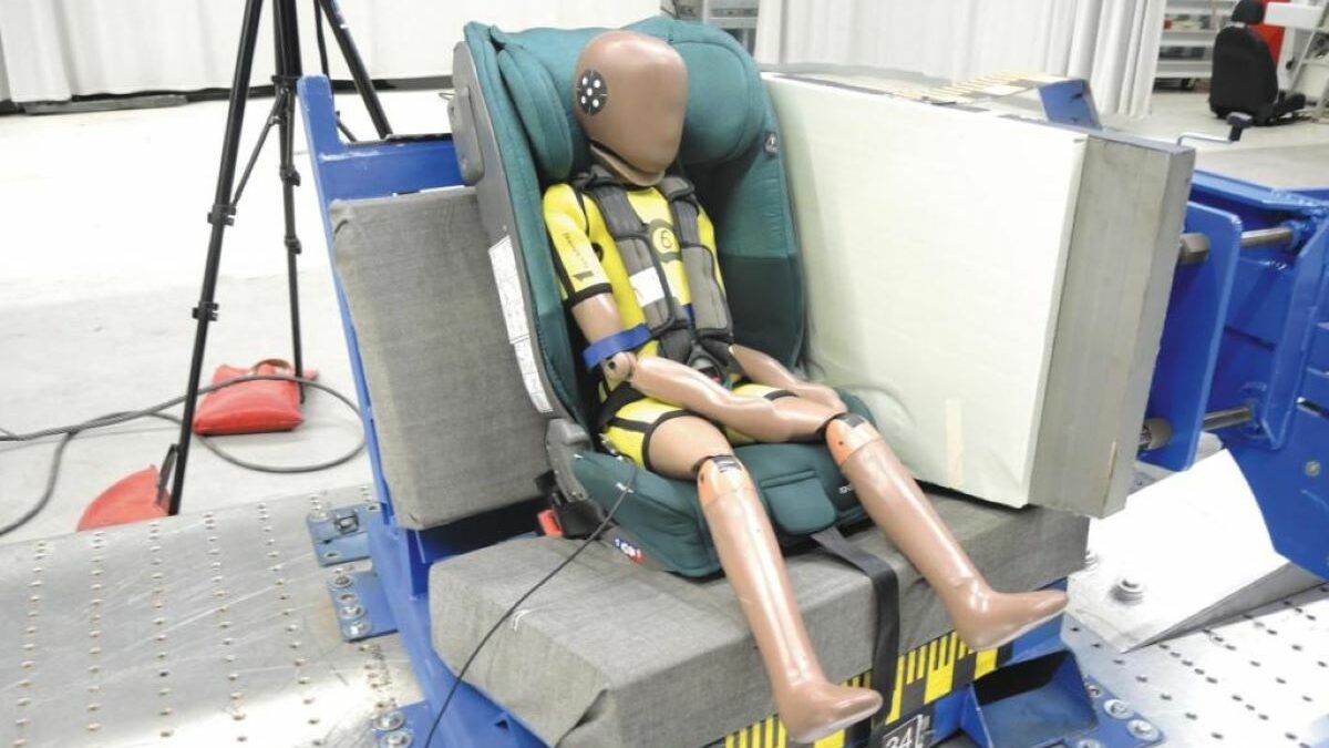 seguridad sillas infantiles alzador con respaldo e1694103573640