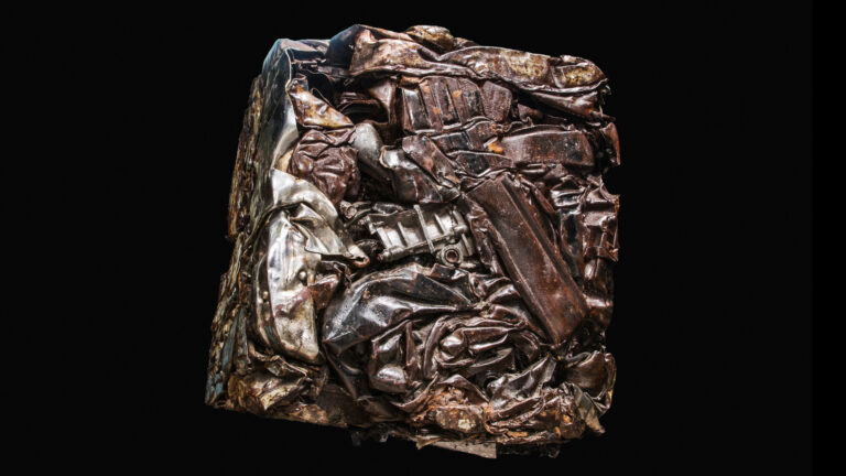 Coche prensado siniestro iStock 672007290