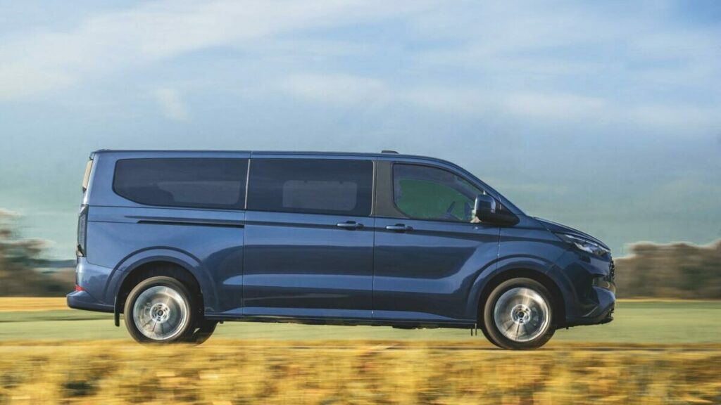 Ford Tourneo Custom lateral marcha