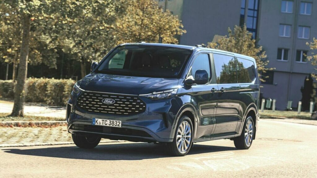 Ford Tourneo Custom marcha curva