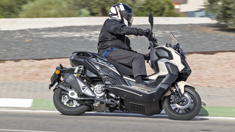 Keeway Vieste XDV 300 2023 accion  3