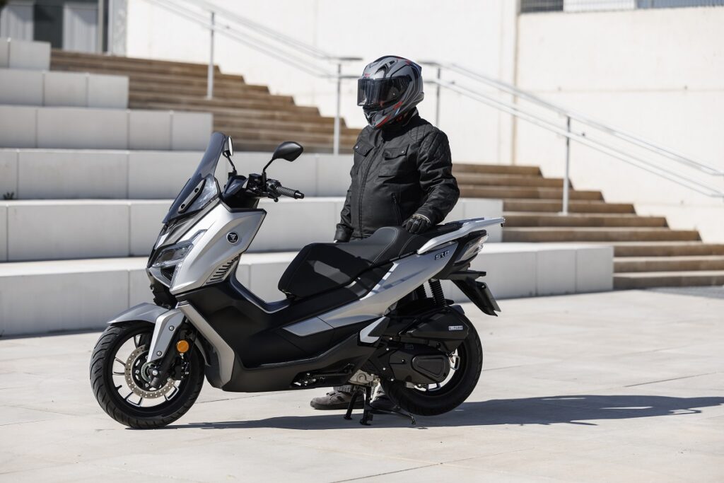 VOGE_SR1_125_-17-1.jpg