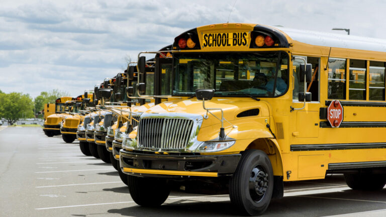 autobuses electricos autobuses escolares EE.UU . 2 istockphoto 1920 e1697626558656