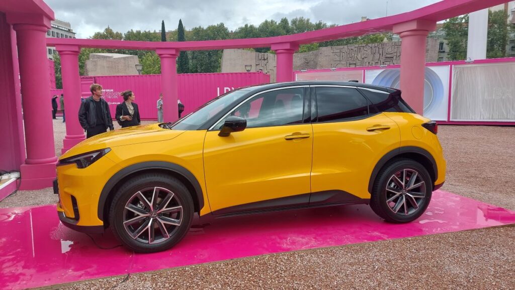 exposicion-arte-lexus-lbx-madrid-4