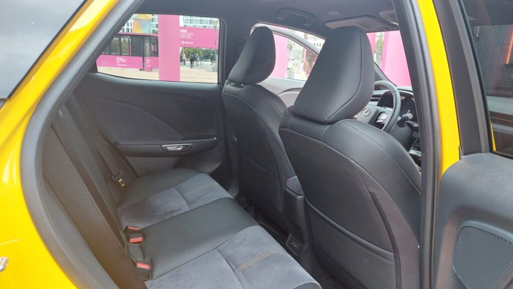 exposicion-arte-lexus-lbx-madrid-interior-2