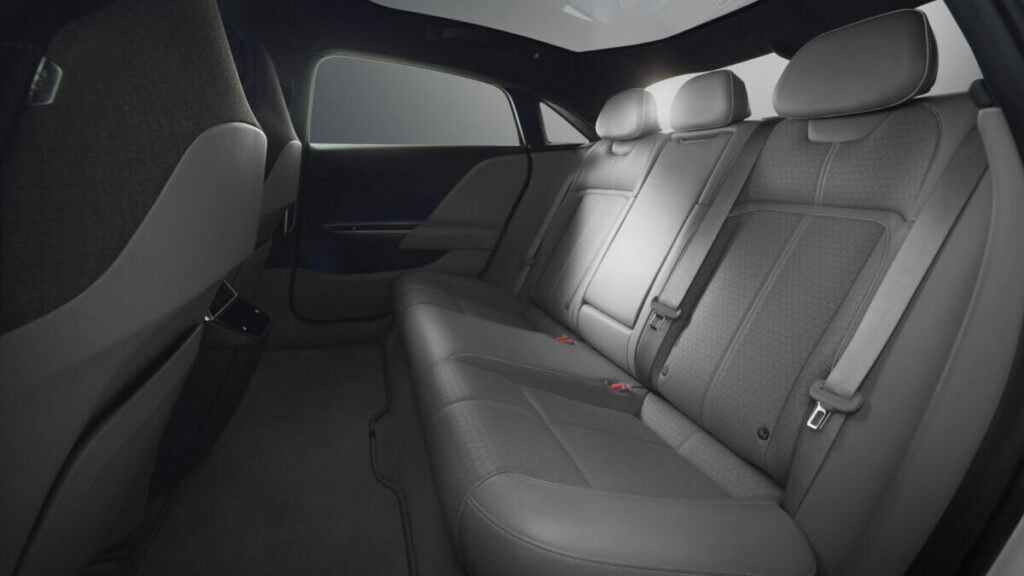 lucid air asientos traseros