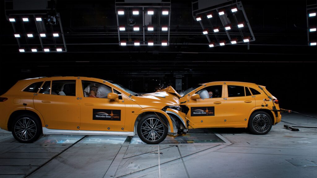 primera-prueba-choque-coches-electricos-mercedes