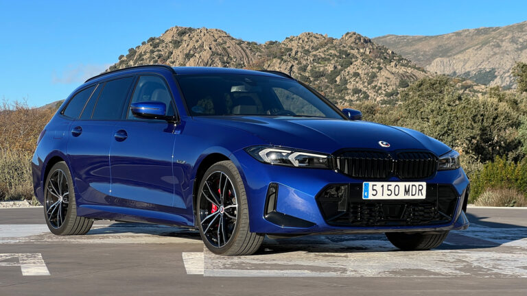 1 BMW 330e Touring 2023