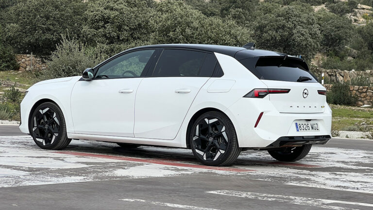 7 Opel Astra GSe 2023