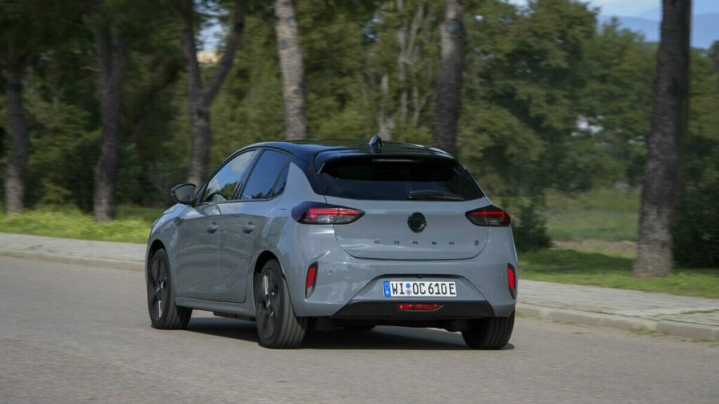 Opel Corsa 2024 Opel Corsa Electric trasera marcha