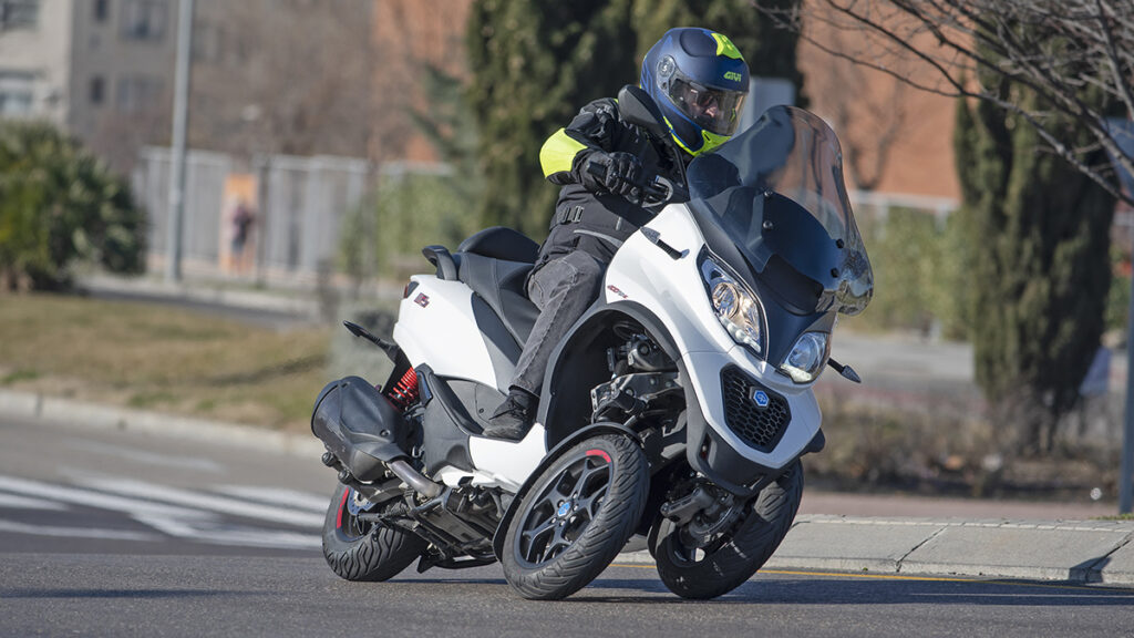 Piaggio_MP400_2022_34