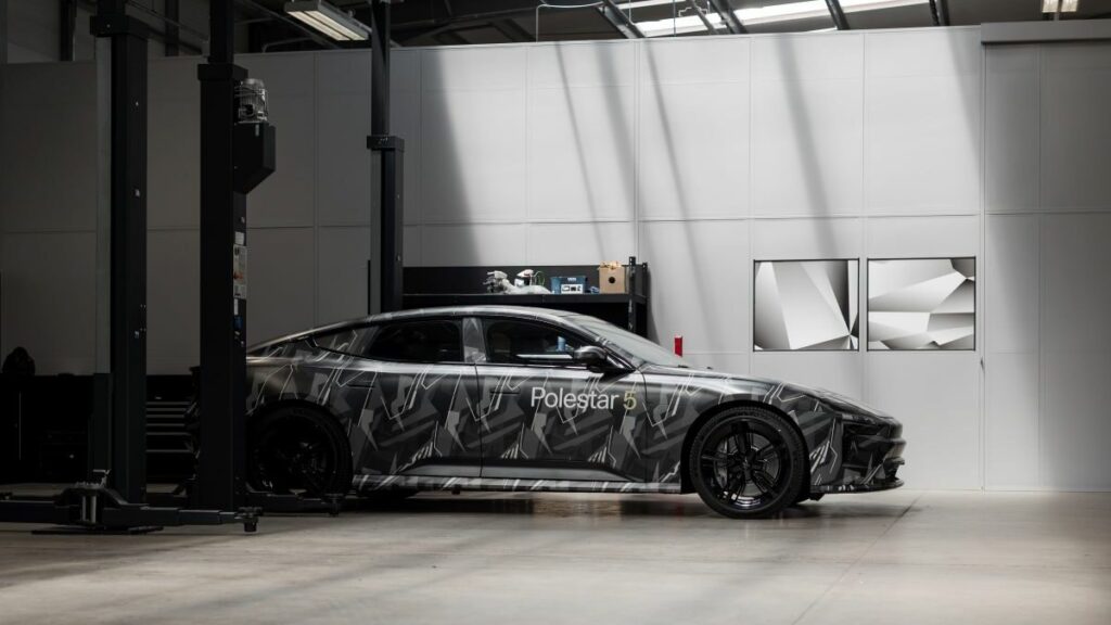 Polestar_5_recarga_coche_electrico
