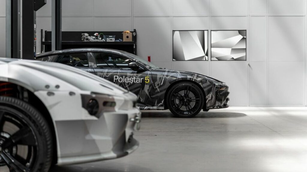 Polestar_5_recarga_coche_electrico_1