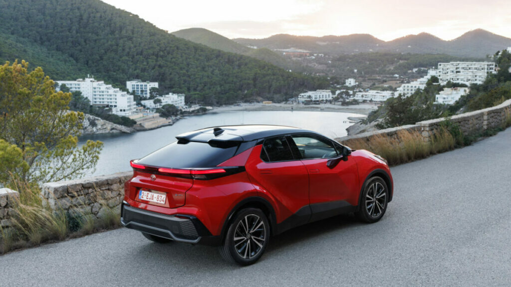 Toyota C-HR 2024