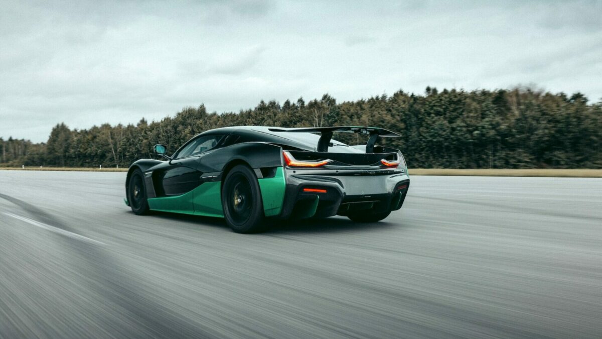 rimac nevera coche mas rapido marcha atras circulando2