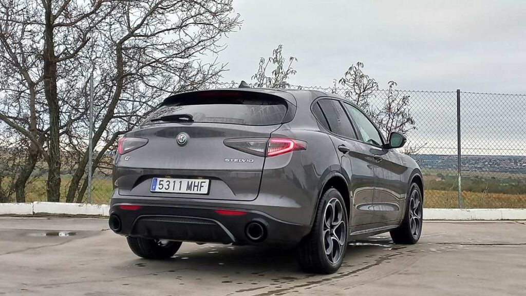 Alfa Stelvio 2.0 turbo gris