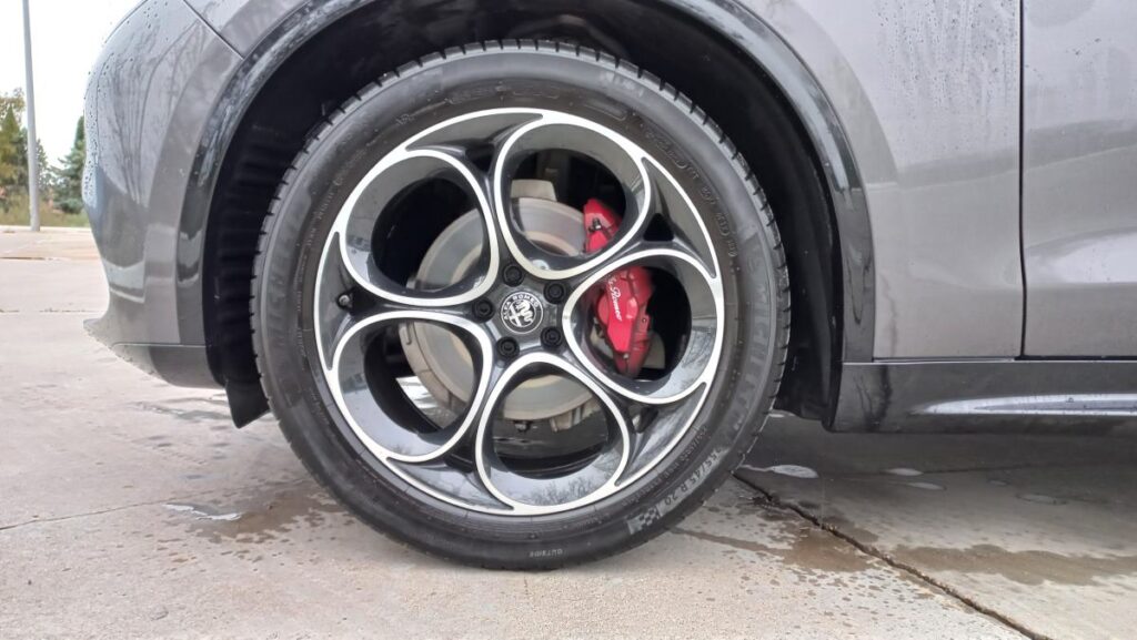 Alfa Stelvio 2.0 turbo gris