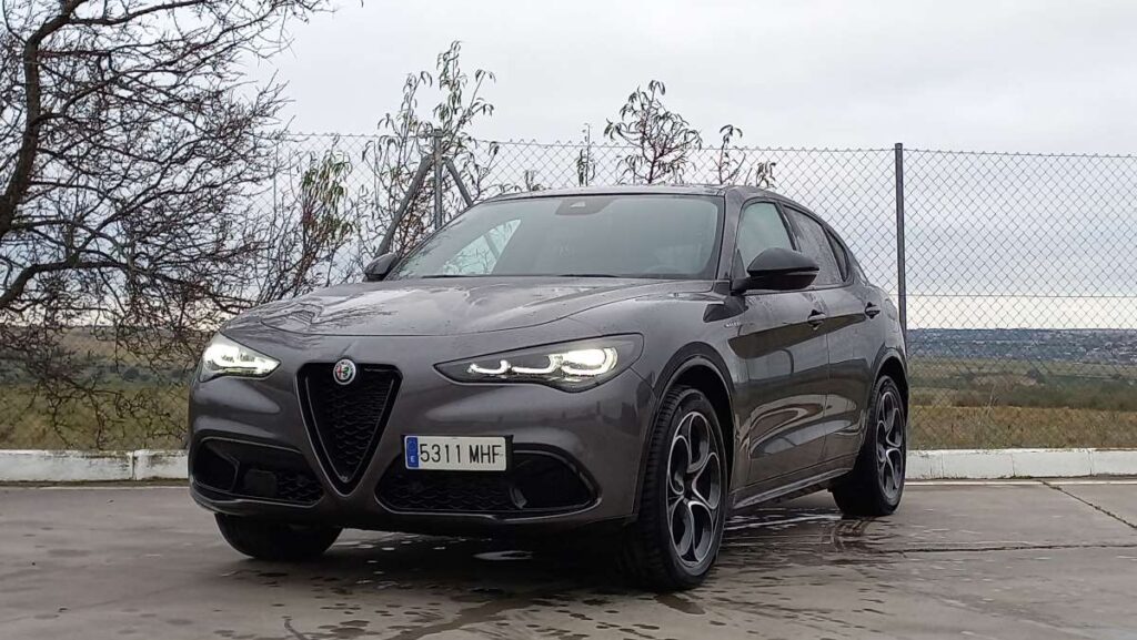 Alfa Stelvio 2.0 turbo gris