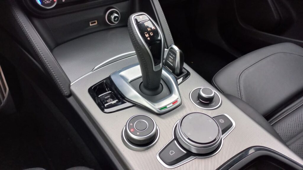 Alfa Stelvio 2.0 turbo gris