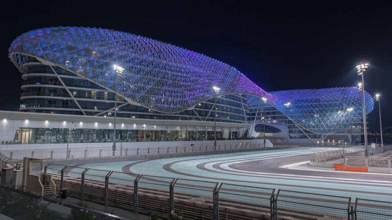 Circuito Formula 1 urbano noche pequena