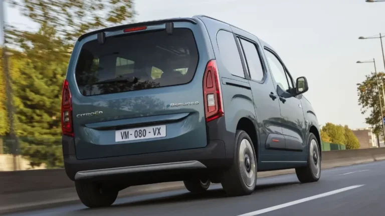 Citroen Berlingo 2024 trasera