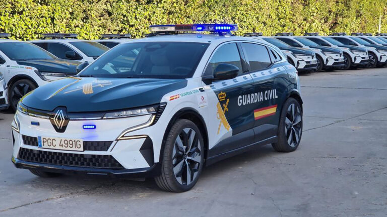 Guardia Civil Renault megane EV