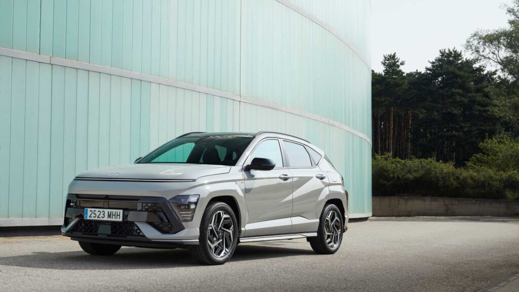 Hyundai_Kona_2023_blanco