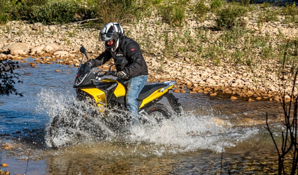 Macbor_Montana_XR1_125_accion_-2