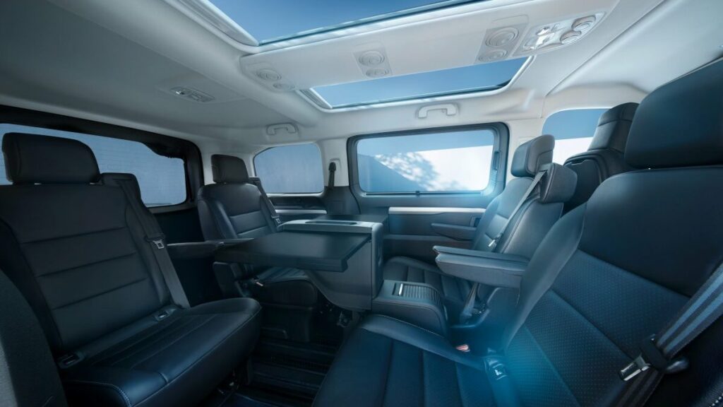 Opel Zafira Electric interior