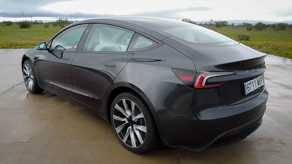 Tesla Model 3 gris