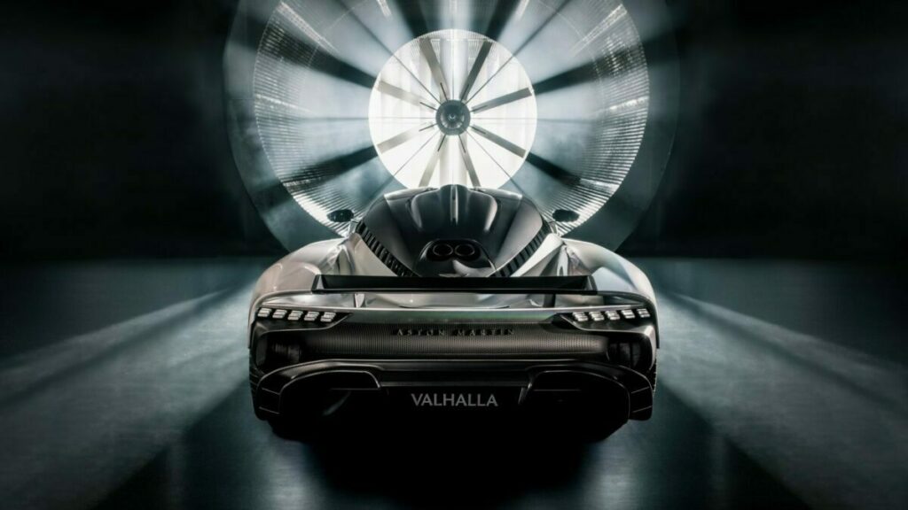 aston martin valhalla blanco trasera