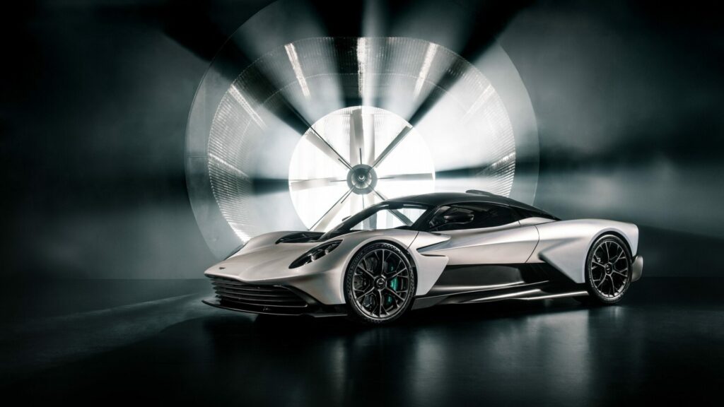 aston martin valhalla blanco tres cuartos delantero