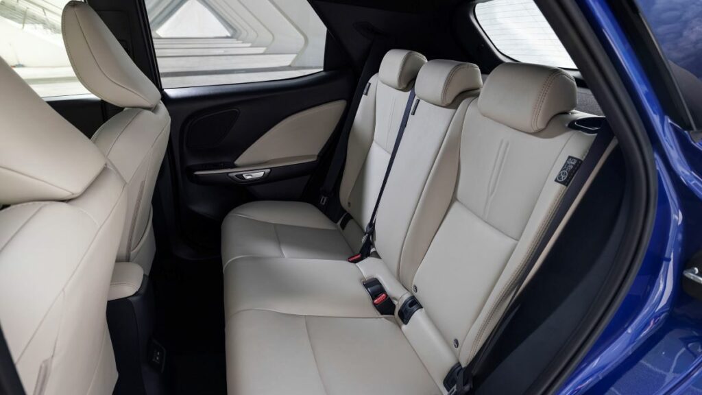 Lexus LBX plazas traseras
