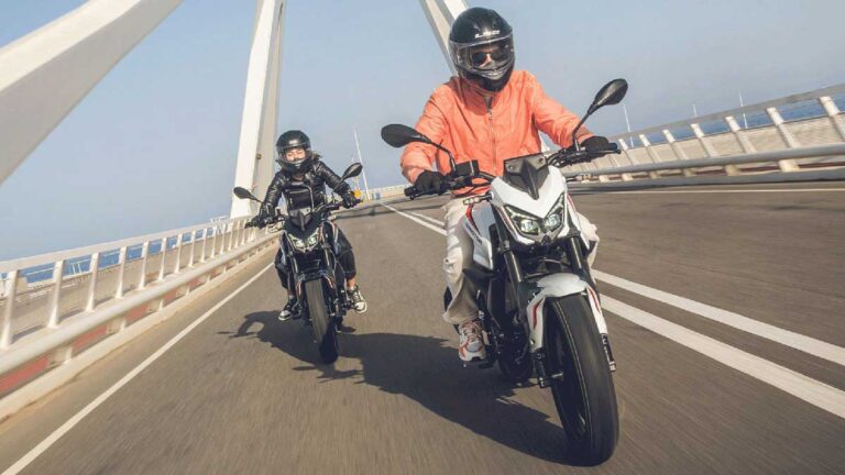 motos 125 mas baratas QJ Motor TRX 125 2023 accion