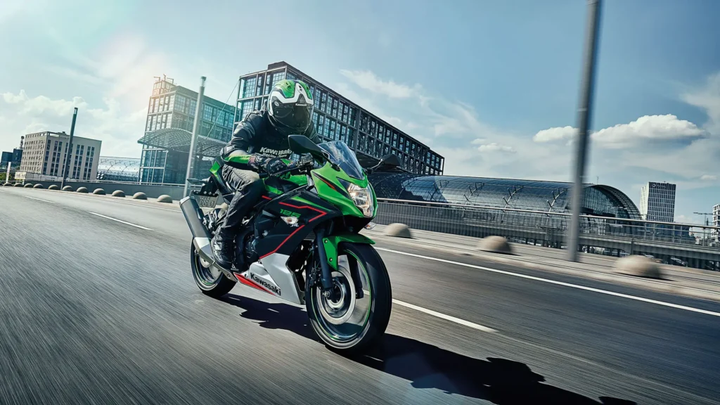 motos_125_para_comenzar_kawasaki_Ninja_125_accion