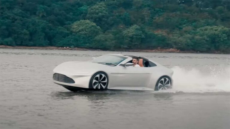 seacar aston martin lancha