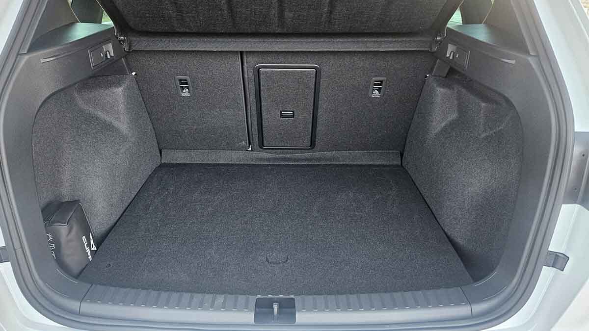 12Cupra-Ateca-blanco-interior-1