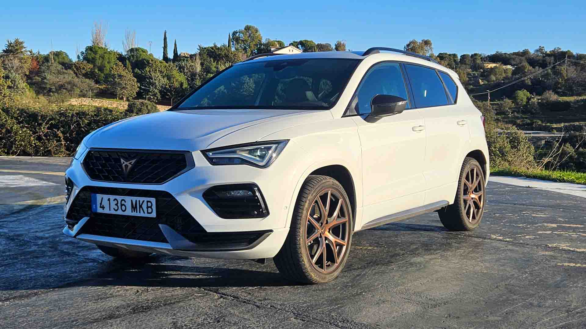 1_ Cupra Ateca exterior blanco apertura