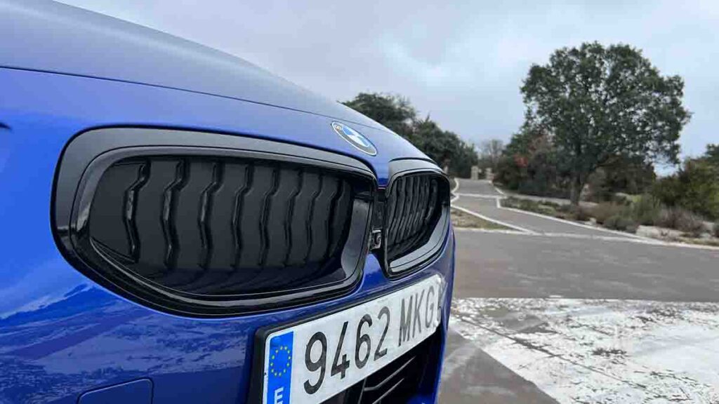 21_BMW M240i 2024 exterior azul detalles
