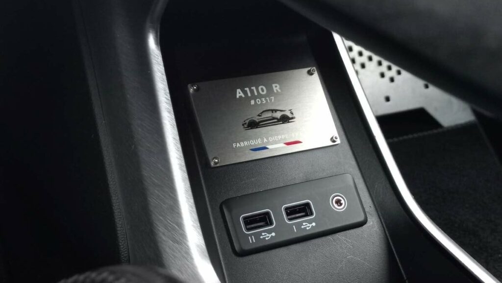 Alpine A110 R placa