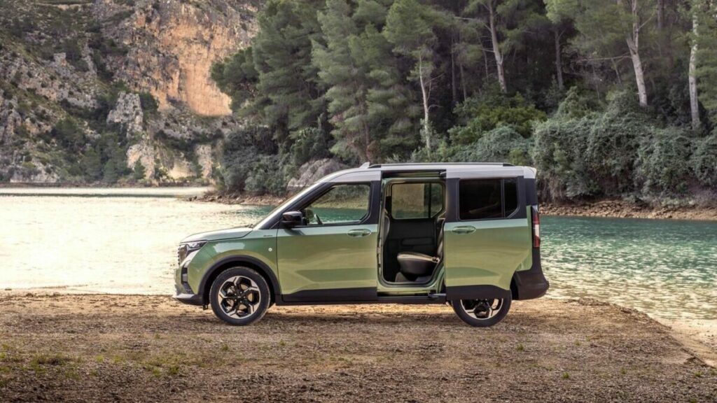 Ford Tourneo Courier Active Verde (3)