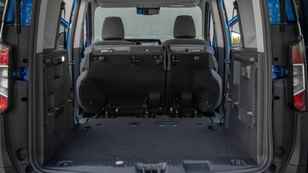 Ford Tourneo Courier 2024 Active azul maletero