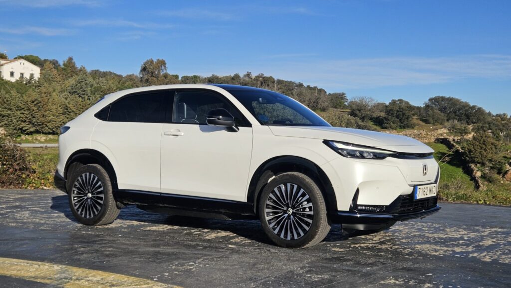 Honda eNy1 blanco 2024 tres cuartos delantero