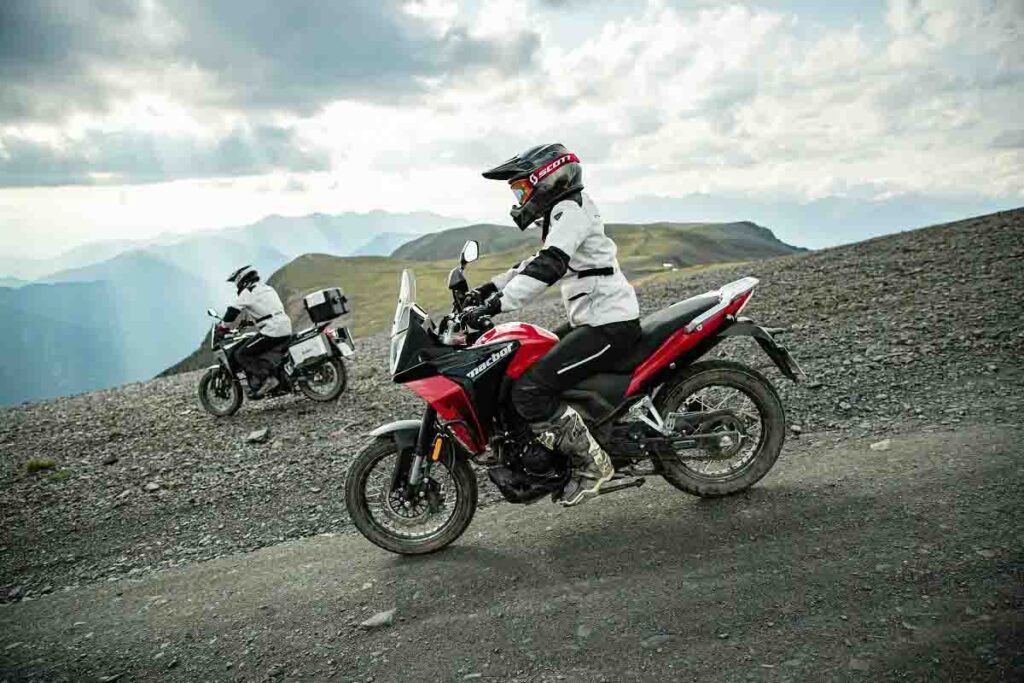 Macbor_Montana_XR1_125_2023_accion_apertura
