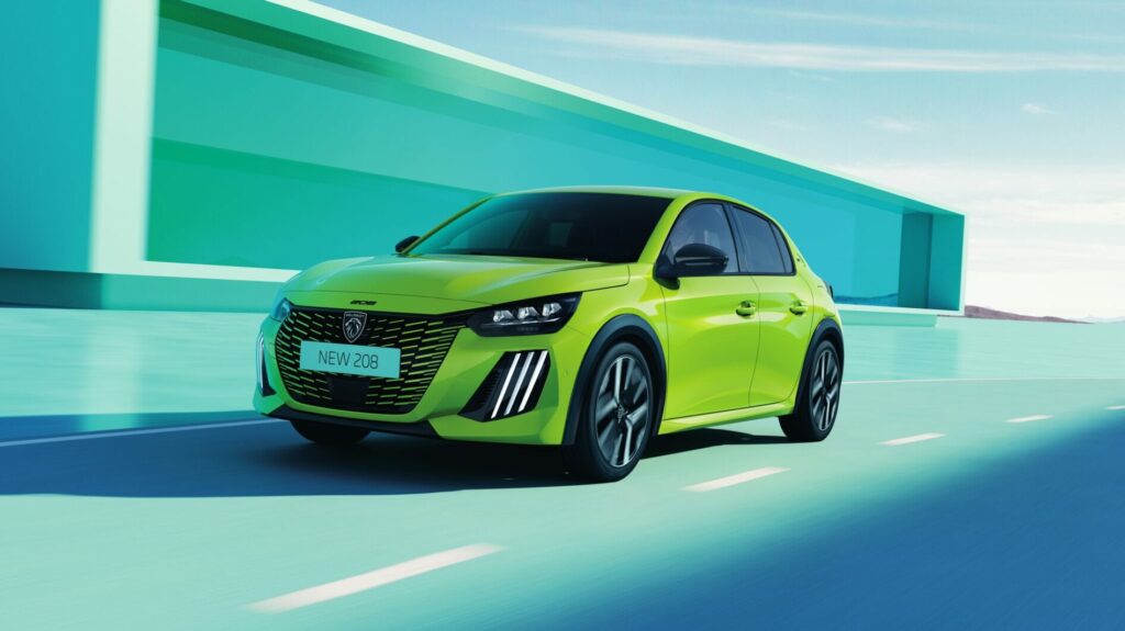 Peugeot 208 Hybrid MHEV verde lima (1)