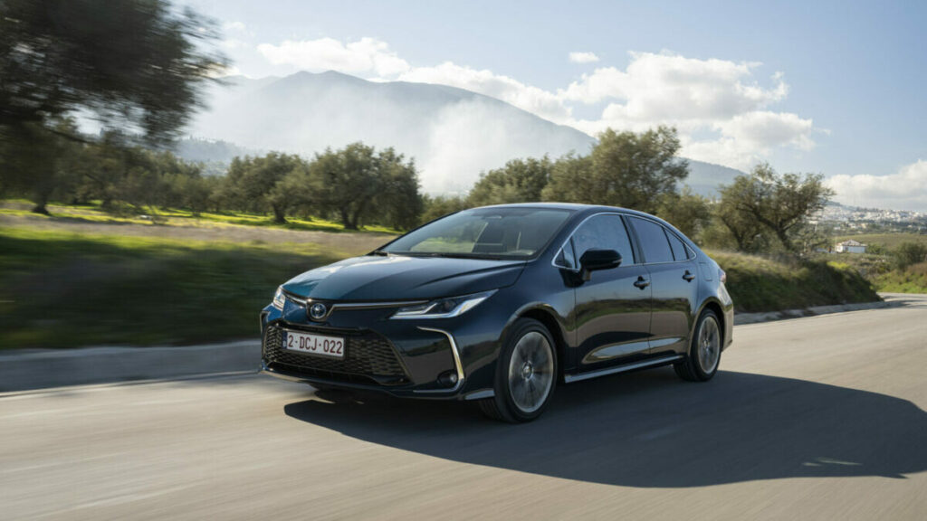 Toyota Corolla 2024 Sedan negro